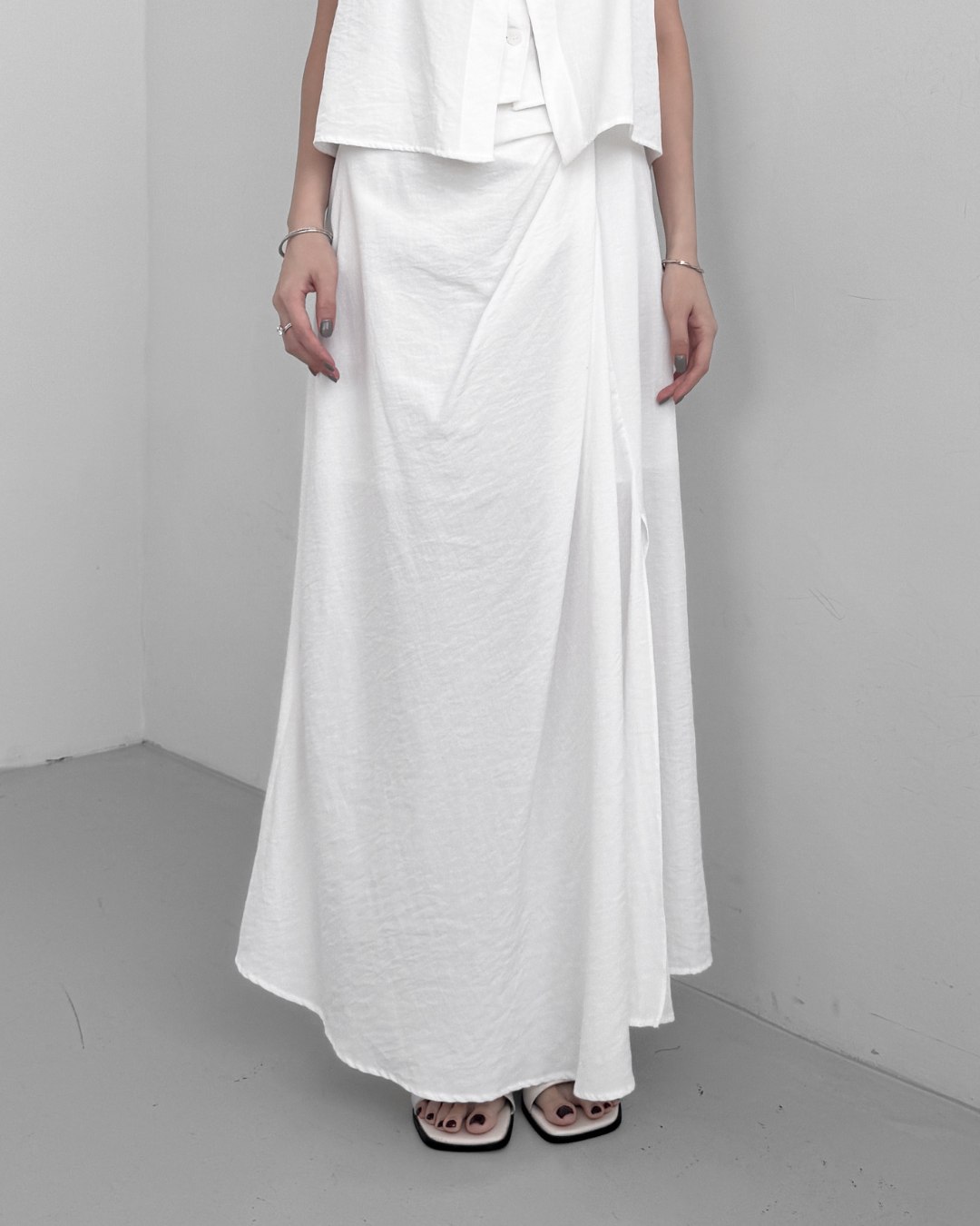 Twist Half Waistband Slit Skirt